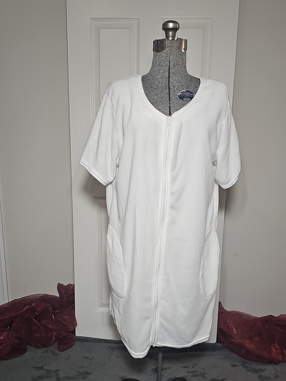 Vintage 1970s Bobbie Brooks White Plush Zip-Front Lounge Robe 2X